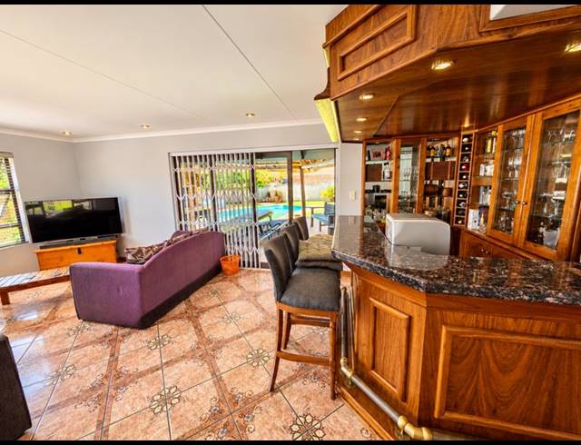 5 BEDROOM HOUSE FOR SALE IN GLEN MARAIS